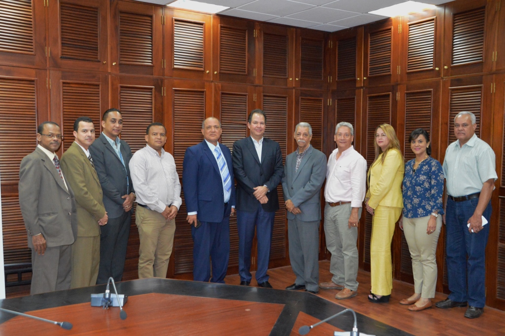 Director general y gerentes en la presentación del presidente del Consejo