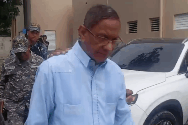 Sacerdote Anselmo Alejandro Peña Sánchez, al salir del tribunal. Foto: Maricela de la Cruz.