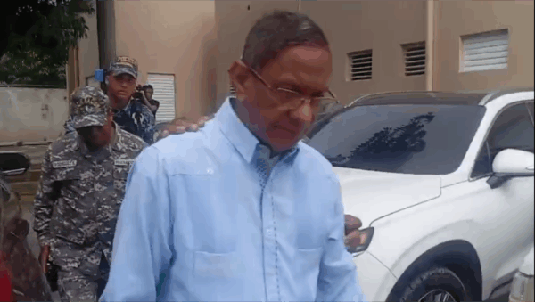 Sacerdote Anselmo Alejandro Peña Sánchez, al salir del tribunal. Foto: Maricela de la Cruz.