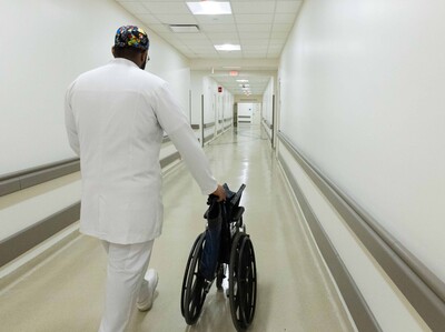 Abinader aprueba casi 800 pensiones para trabajadores de la salud en 2026