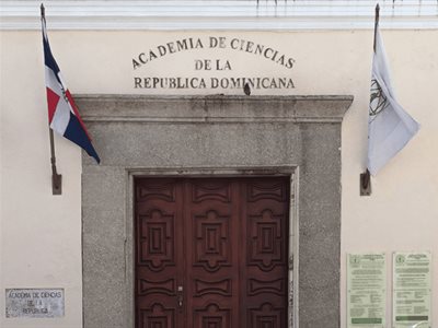 Academia de Ciencias lanza premio a las Mejores Tesis en Ciencias