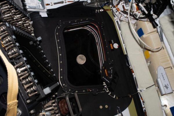 Artemis II está a punto de vivir uno de sus grandes momentos: así puedes seguir su sobrevuelo lunar en directo