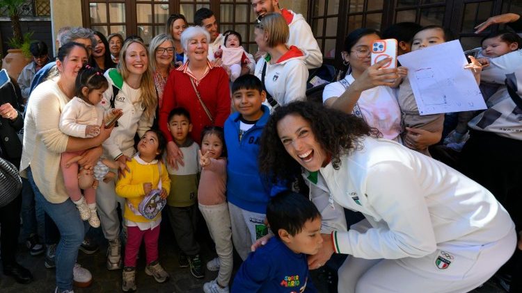 Atletas de Milán-Cortina en el dispensario de Santa Marta: Unidos a los más vulnerables