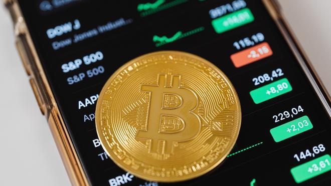 Bitcoin resiste sobre los 70.000 dólares mientras Morgan Stanley lanza su ofensiva con un ETF propio