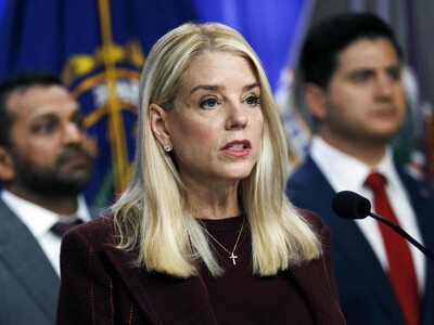 Cambios en el Departamento de Justicia: Pam Bondi renuncia en medio de tensiones