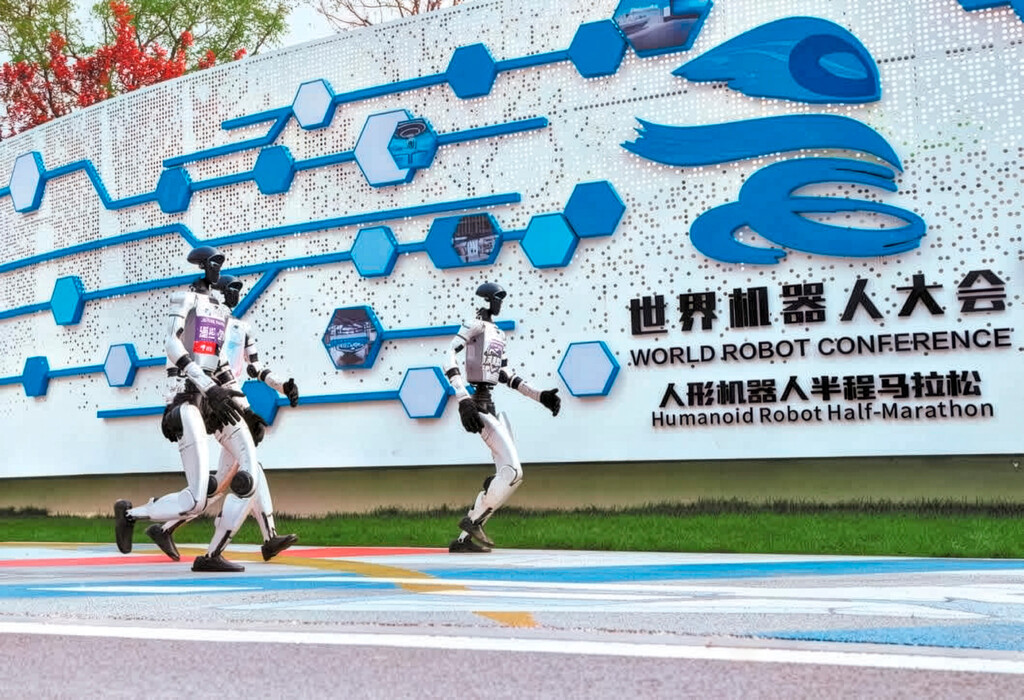 China reunirá a más de 300 robots humanoides en una media maratón. El objetivo va más allá de correr
