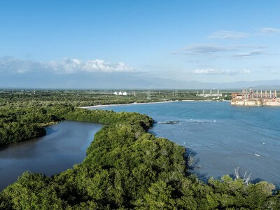 Conferencia global busca dejar atrás los combustibles fósiles