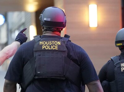 Corte falla contra política de detención de migrantes en Texas