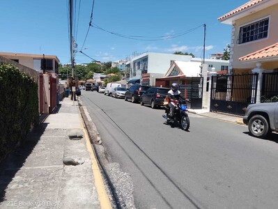 Denuncian carreras clandestinas de motores en calle de El Pedregal