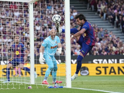 El Barcelona golea al Espanyol (4-1) y acaricia el título de LaLiga