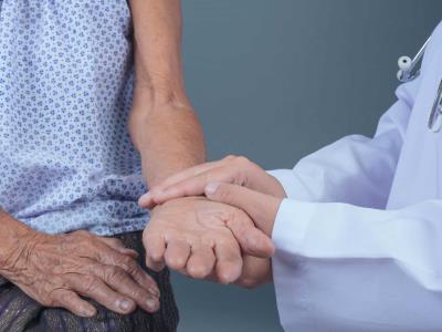 Especialista destaca importancia de detectar a tiempo el Parkinson