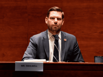 Fiscalía de Manhattan investiga a Eric Swalwell por agresión sexual