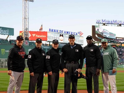 Hazaña cumplida: Félix Neón debuta como árbitro de Grandes Ligas