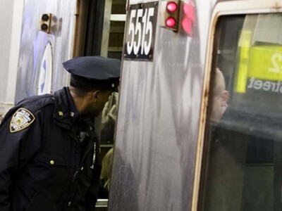 Hombre apuñala a varias personas en estación de metro en Nueva York