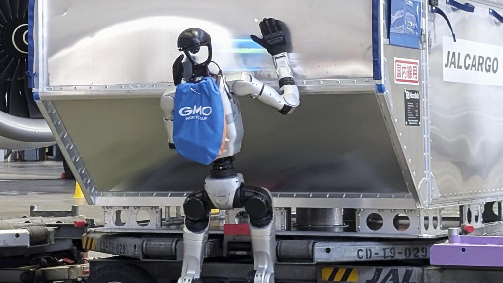 Japan Airlines tiene una solución ante la falta de personal en aeropuertos: que trabajen los robots humanoides