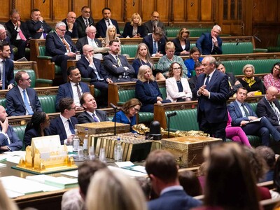 Keir Starmer libre de investigación por embajador vinculado a Epstein