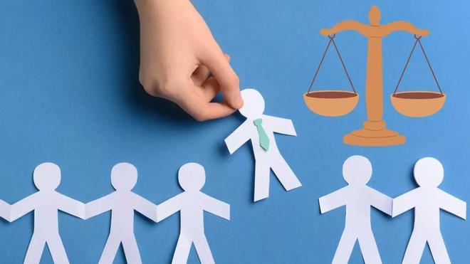 Los tribunales lo confirman: deberán pagarle más de 7.000 euros a un trabajador al que amonestaron y despidieron el mismo día por llamar a la familia desde el teléfono de la empresa