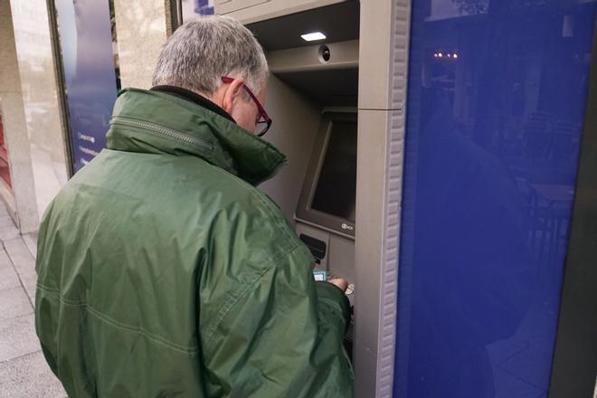 Luz verde al pago de las pensiones de abril: estos son los bancos que ya han ingresado el dinero y los que aún no