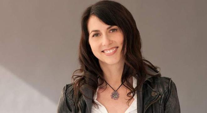 MacKenzie Scott, exmujer de Jeff Bezos, dona 70 millones, y lo hace de una forma que la diferencia del resto de millonarios