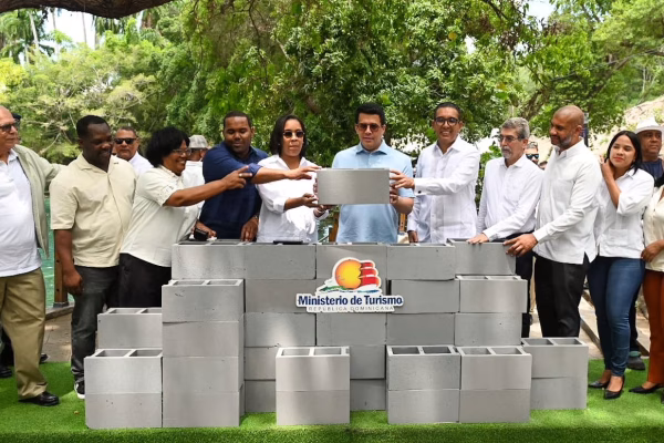 Ministro Collado deja iniciada varias obras en Barahona y Bahoruco, con una inversión de más 112 millones de pesos