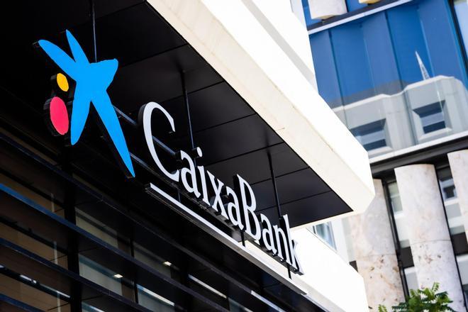 Moody's premia a CaixaBank: eleva el 'rating' a 'A3' desde 'Baa1'
