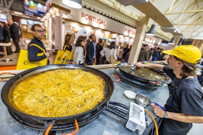 Paella con arroz basmati: la importación masiva a bajo precio amenaza a los agricultores españoles