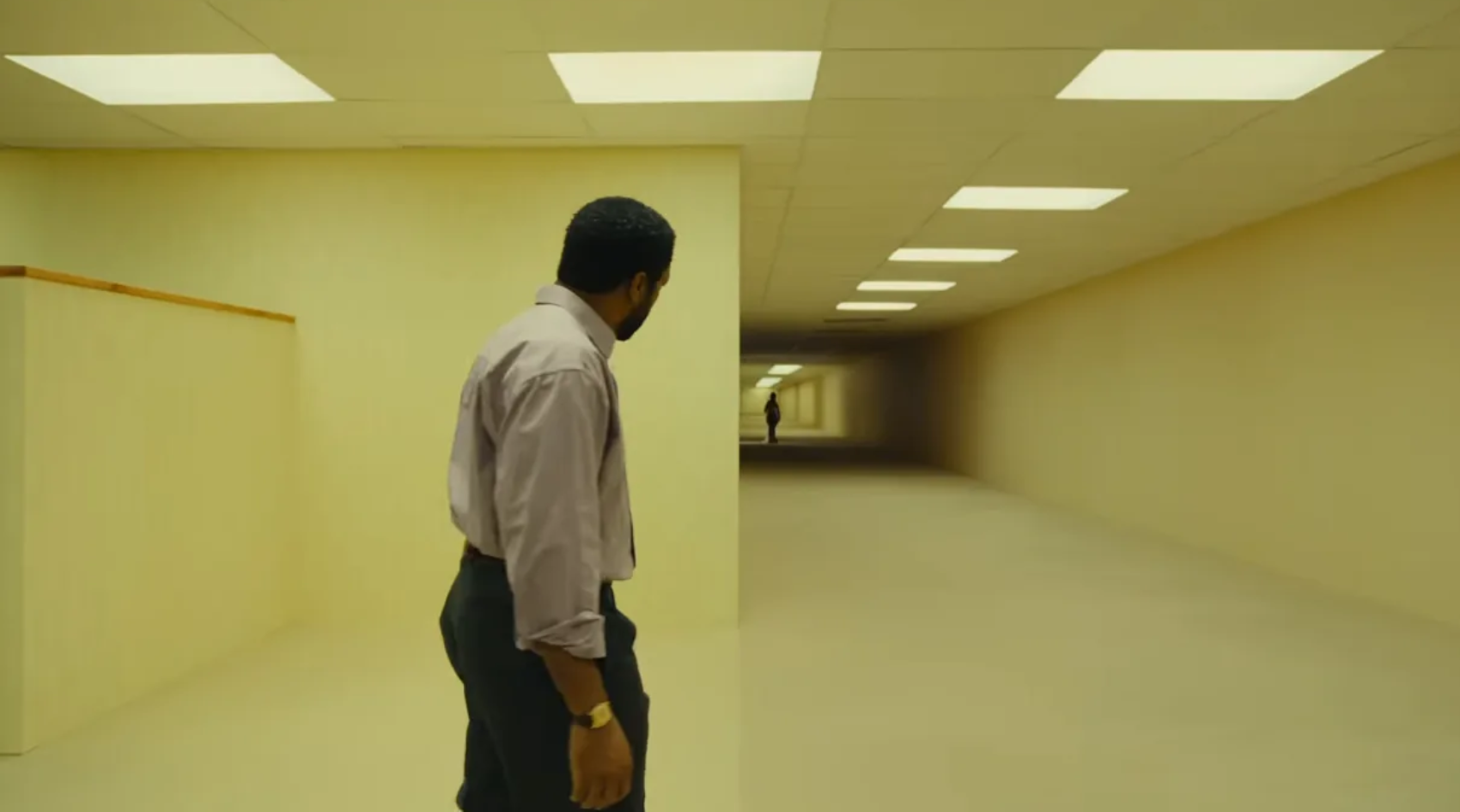 Sin CGI: Kane Parsons creó un laberinto de casi 3000 metros para Backrooms