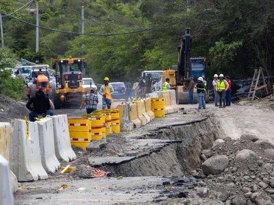 Socavón en Ocoa genera perdidas a transportistas y temor