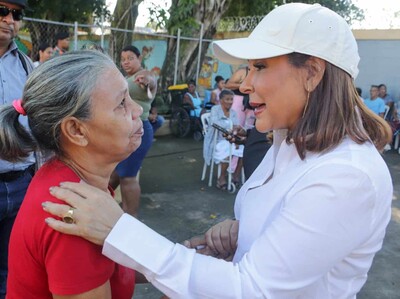 Supérate entrega Bono de Emergencia a familias en Villa Montellano