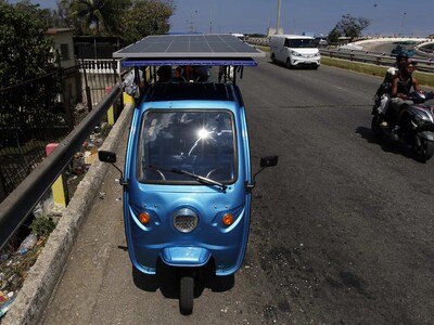 Triciclos eléctricos con panel solar: la inventiva en Cuba