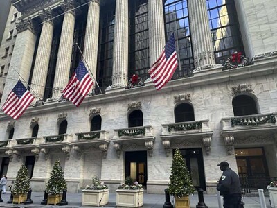 Wall Street cierra en rojo tras cifras internas de OpenAI