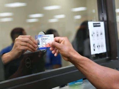 Abinader amplía vigencia licencias conducir para mayores de 65 años
