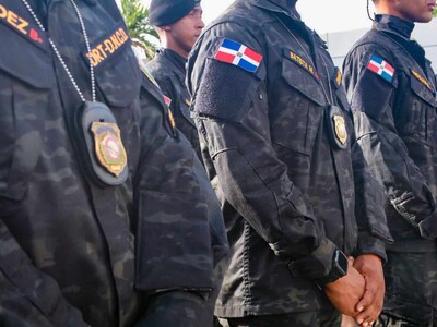 Abinader dispone ascenso de 634 agentes de la DNCD