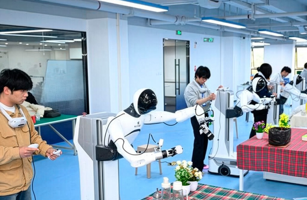 Algunos robots humanoides chinos ya van a la “escuela”: la misión es enseñarles a trabajar en la vida real