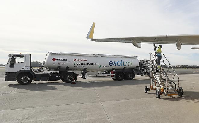 Bruselas permite a los aviones cargar más queroseno en el aeropuerto de origen si hay escasez en el destino
