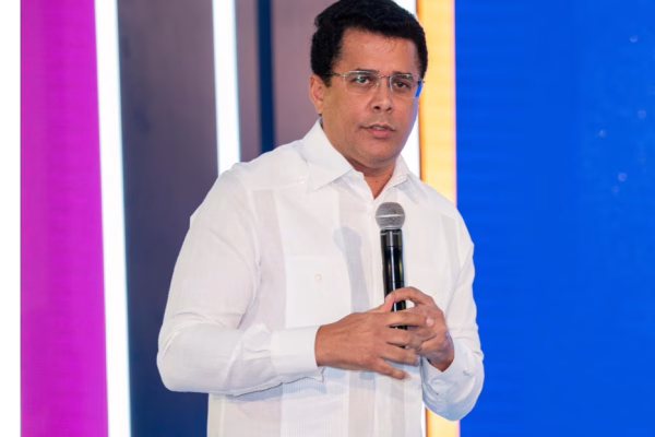 Collado promueve turismo deportivo; dice RD necesita un estadio moderno