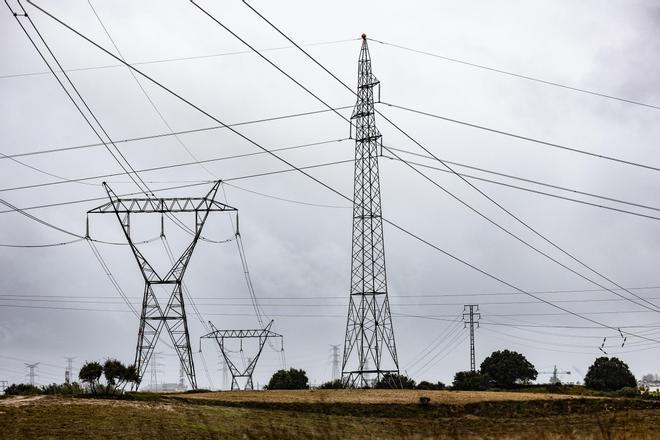 El Gobierno decide desactivar el IVA rebajado de luz y gas, pese a la subida del 3,2% en el IPC de abril