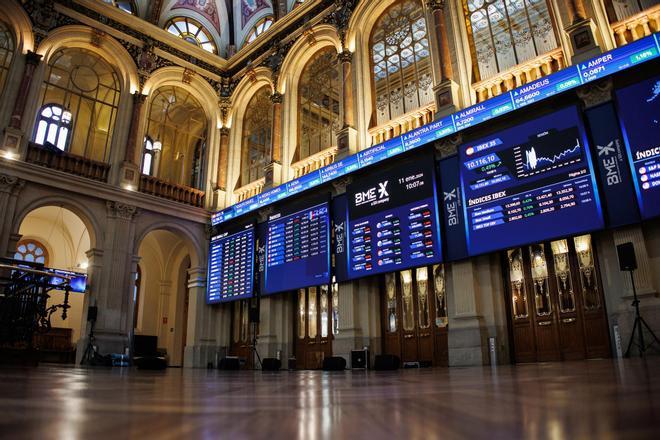 El Ibex 35 abre con una leve caída del 0,11% y se mantiene sobre los 18.000 puntos