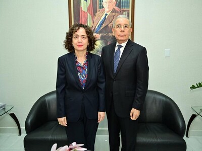 Embajadora de España sostiene encuentro con Danilo Medina