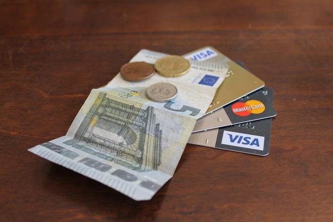 Es oficial: el Gobierno quiere impedir que los bancos amplíen tu tarjeta de crédito sin consentimiento