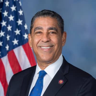 Espaillat impulsa medida sobre compra de datos personales