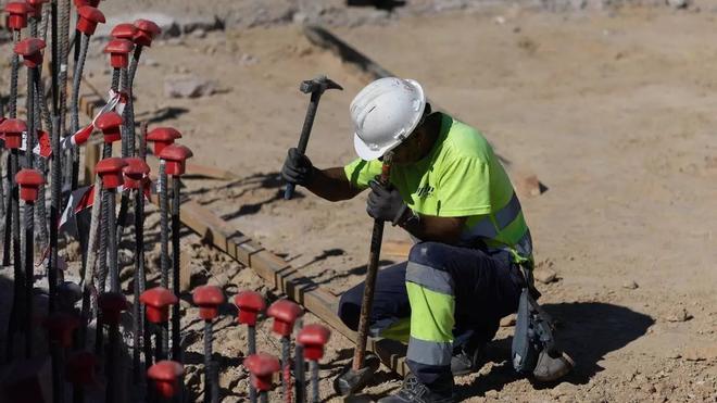 España sumará medio millón de ocupados y 90.000 parados con la regularización de migrantes