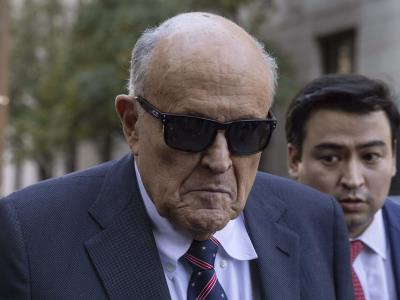 Exalcalde Rudy Giuliani sufre de neumonía y permanece hospitalizado