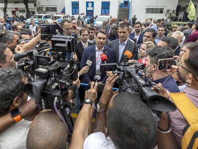 Flávio Bolsonaro en plena escándalo antes de las elessciones