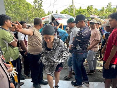 Hallán cuerpo de senderista fallecida tras erupción del volcán Dukono