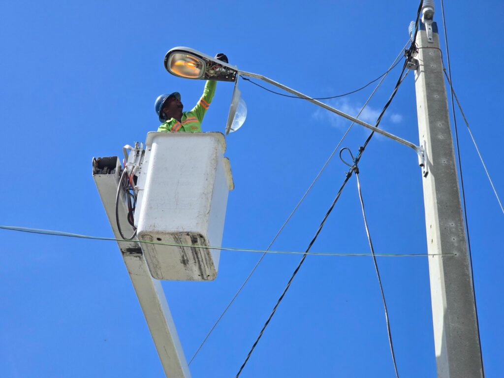 EDENORTE, alumbrado público, Cibao, luminarias, mantenimiento eléctrico, Santiago, energía eléctrica, seguridad ciudadana, iluminación pública, República Dominicana.