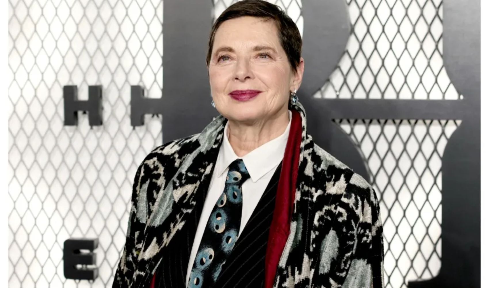 Isabella Rossellini se une al elenco estelar de Three Incestuous Sisters