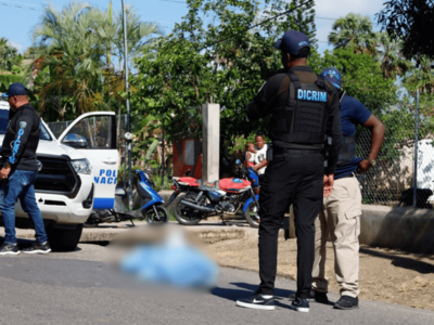 Lanzan cadáver desde motocicleta en marcha en Santiago