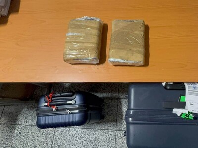 Mujer de 61 años es detenida en el AILA con dos paquetes de cocaína