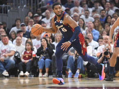 NBA: Mitchell y Harden lideran a Cleveland en victoria clave